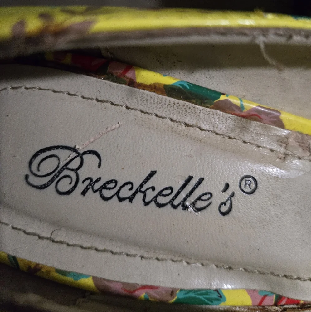 Breckelles Vibrant Floral Yellow Heels - Picture 5 of 6